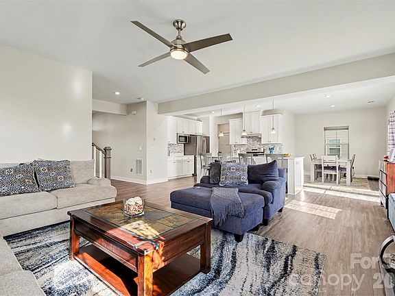 5th image of 1840 Scarbrough Cir SW