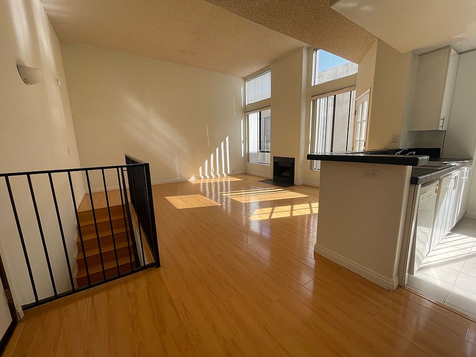 1st image of 900 S Bedford St