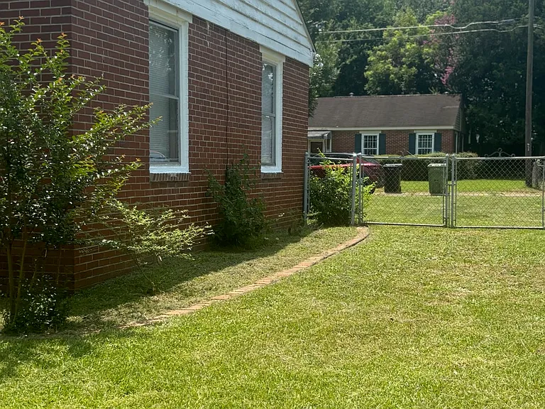 407 Walnut St — Photo 8