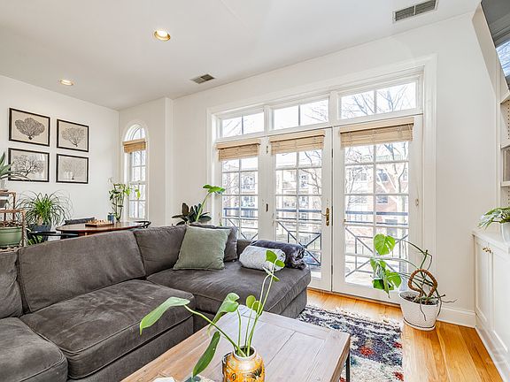 3rd image of 4425 N Racine Ave #2N