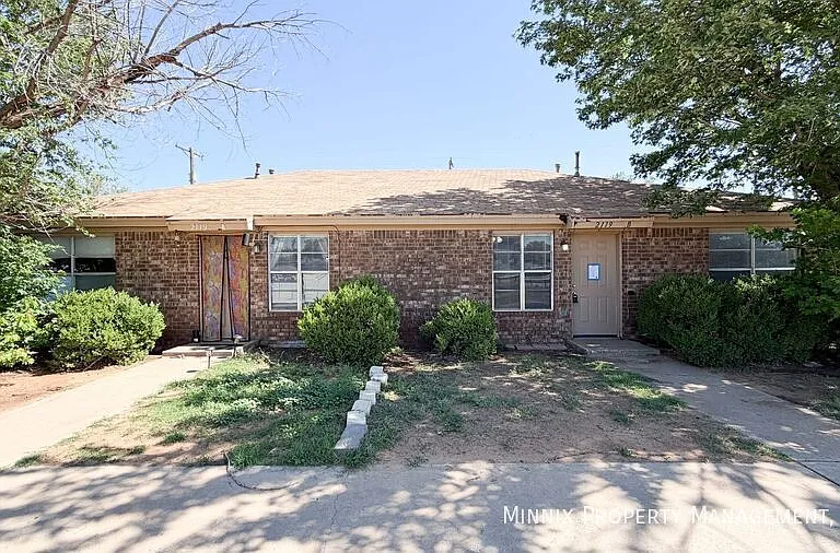 2119 S Loop 289 #B — Photo 16