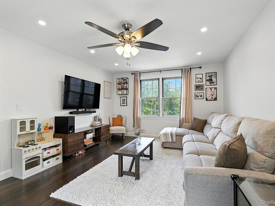 1st image of 14 Soundview Avenue #22
