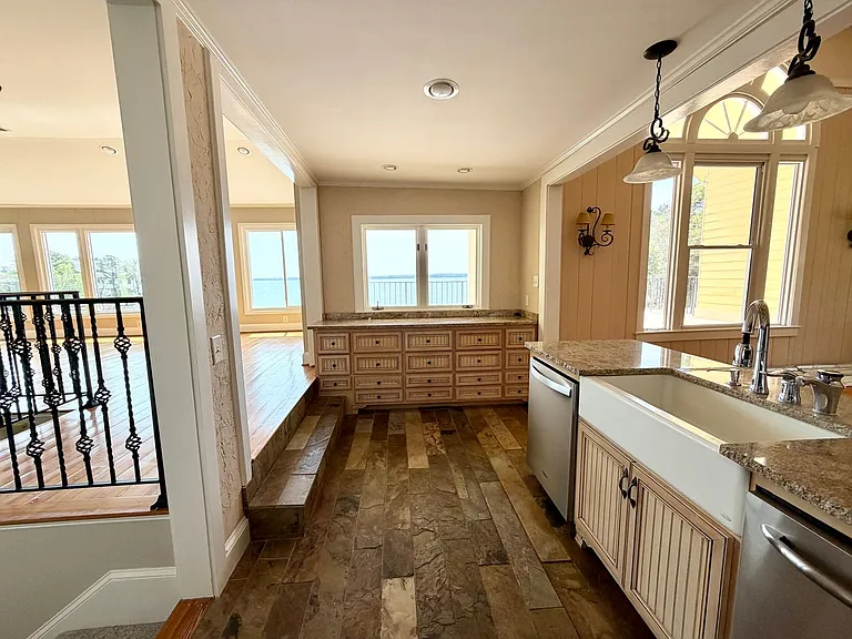 321 Cove View Ct — Photo 8