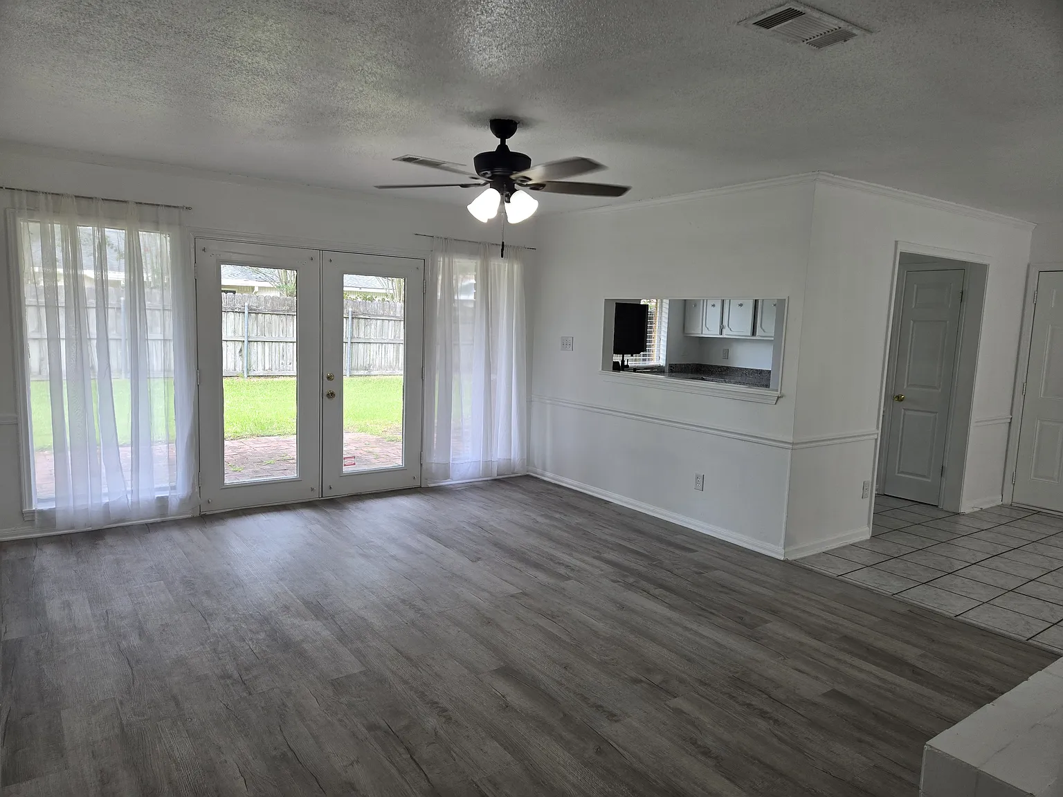 4 bed, 2300 sqft, $1,850 — Photo 3