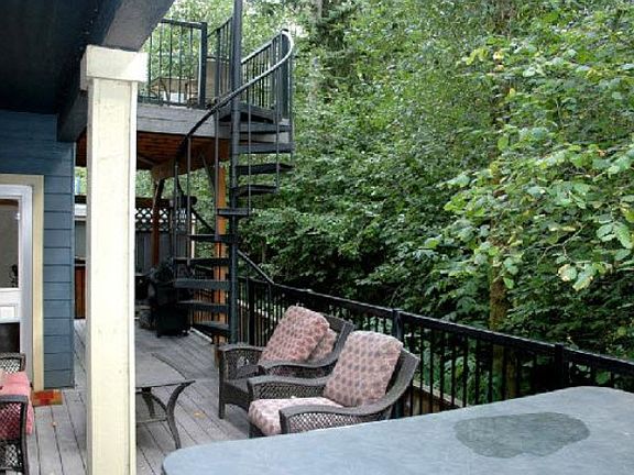 Large deck spans rear