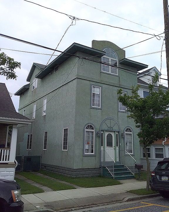 1st image of 212 W Maple Ave