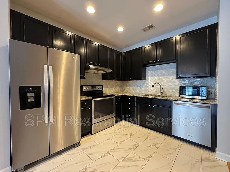 618 Condo Club Dr #307 — Photo 6