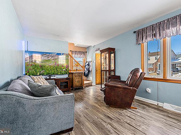 4th image of 8109 Woodhaven Rd