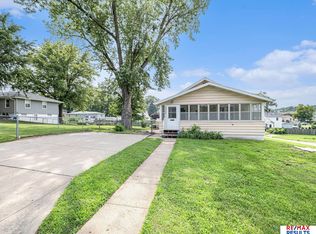4004 S 39th St, Omaha, NE 68107