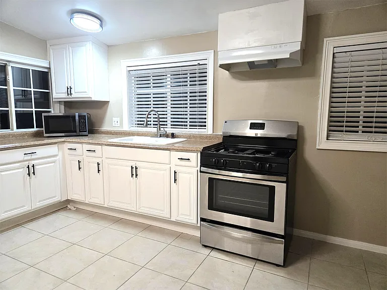 16257 Lost Canyon Rd #1 — Photo 5