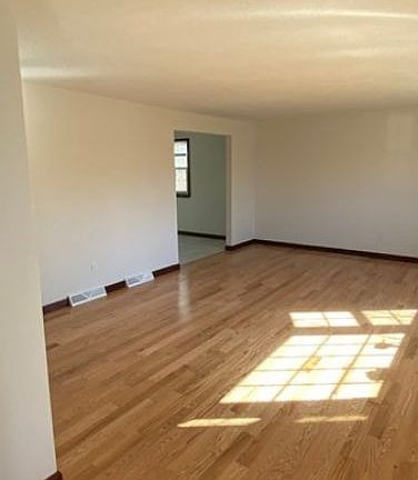 3rd image of 17 Harriet Dr #17