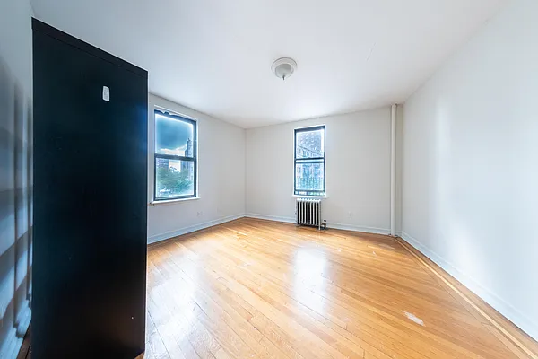 Rented by Julianna Realty Corp | media 2