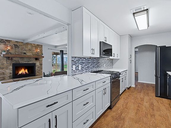 4th image of 100 Green Meadows Cir