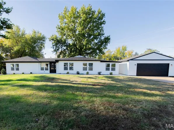 2984 Christopher Dr, Saint Louis, MO 63129