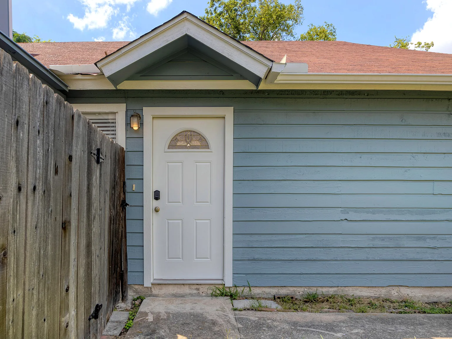 3 bed, 1060 sqft, $2,300 — Photo 4