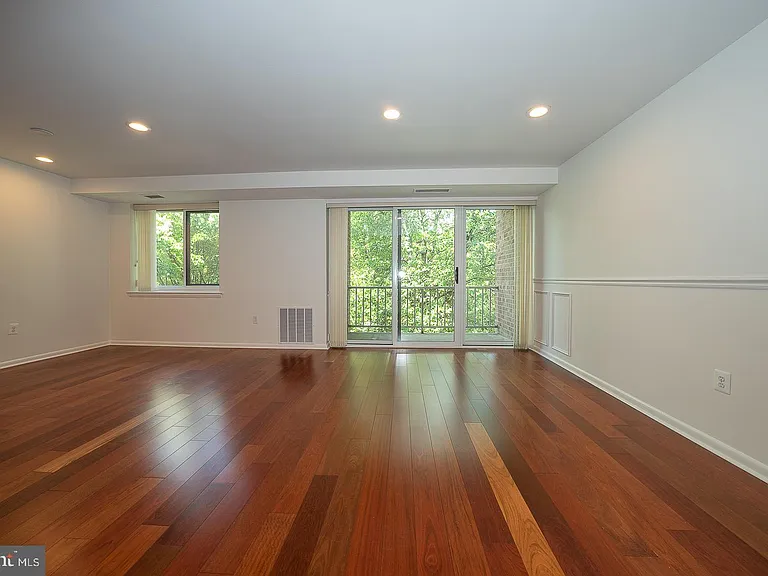 1640 Oakwood Dr #W-216 — Photo 9