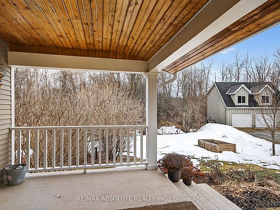 4th image of 689 Rideau River Rd