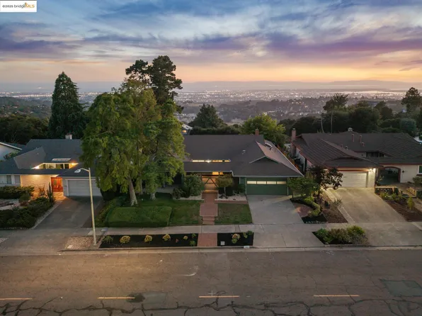 7801 Hansom Dr, Oakland, CA 94605