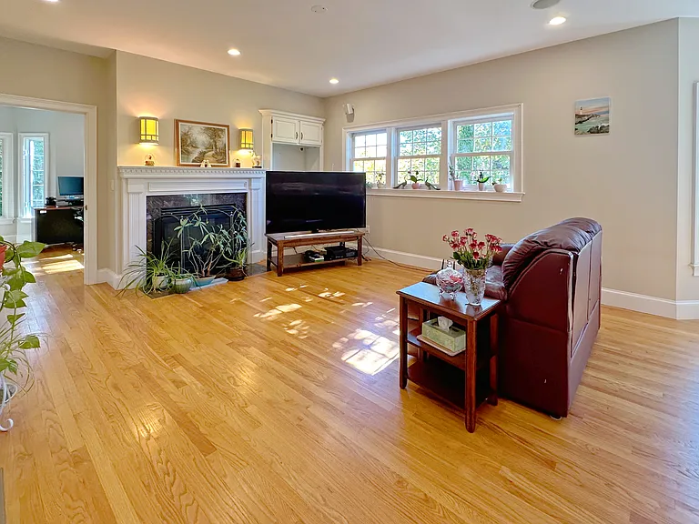 11 Oakland St — Photo 18