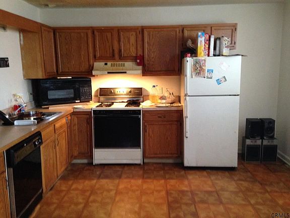 5th image of 74 Yardboro Ave