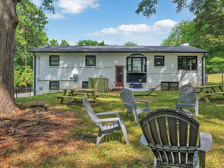 Sharonbrook Dr — Photo 15