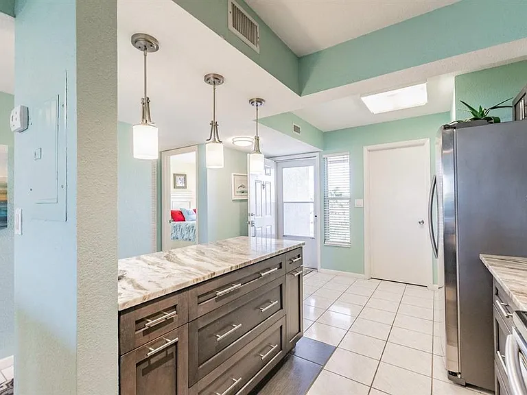 5901 Bahia Del Mar Cir #422 — Photo 13