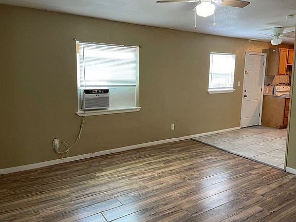 3rd image of 1218 Green St