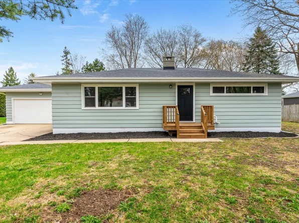 42211 N 2nd Ave, Antioch, IL 60002