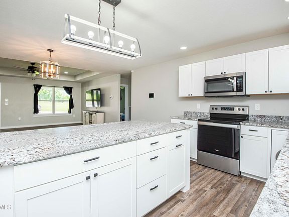 5th image of 107 Stone Leigh Dr