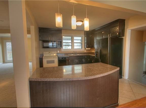 5th image of 628 Vinson Dr