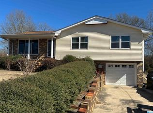 1032 Sunny Dell Ln, Bessemer, AL 35023