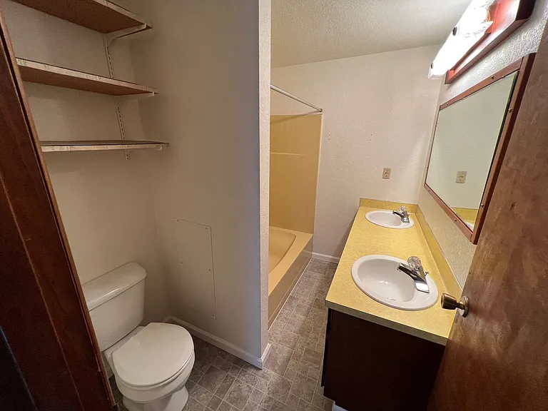 1113 NE Grandview Dr — Photo 13