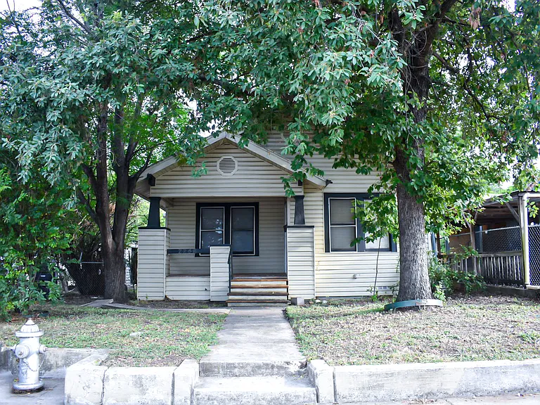 2246 E Houston St — Photo 12