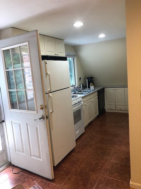 2nd image of 331 Mountain St #B