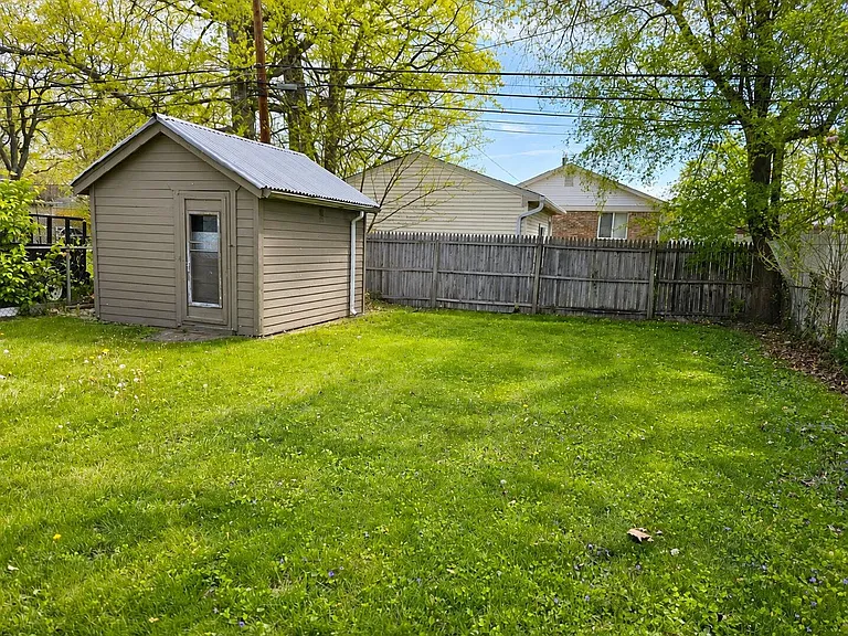 27392 Osmun St — Photo 4