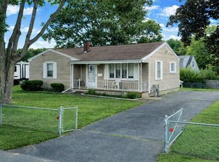 54 Greenbrier Dr, New Bedford, MA 02745