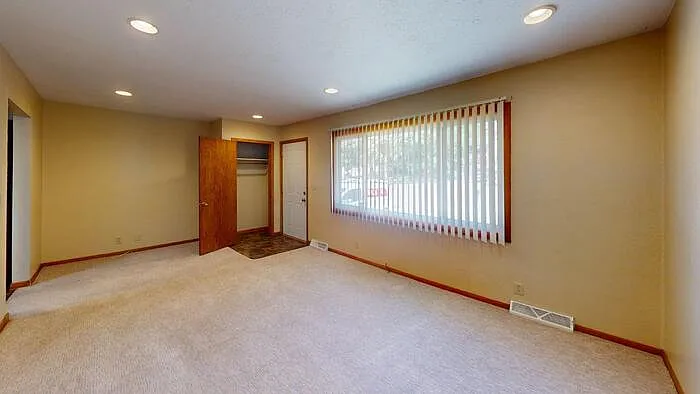 1109 E Indiana Ave — Photo 10