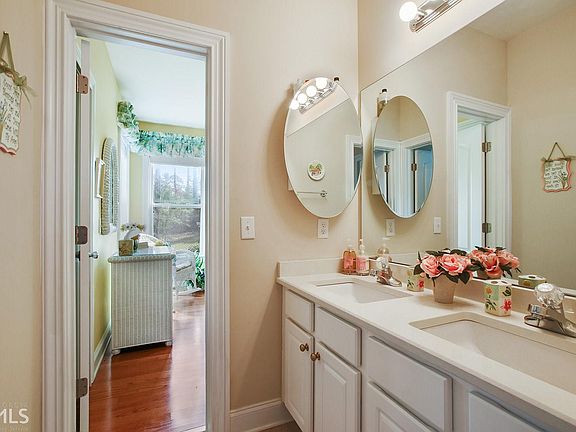 2nd image of 1041 Turnberry Cir