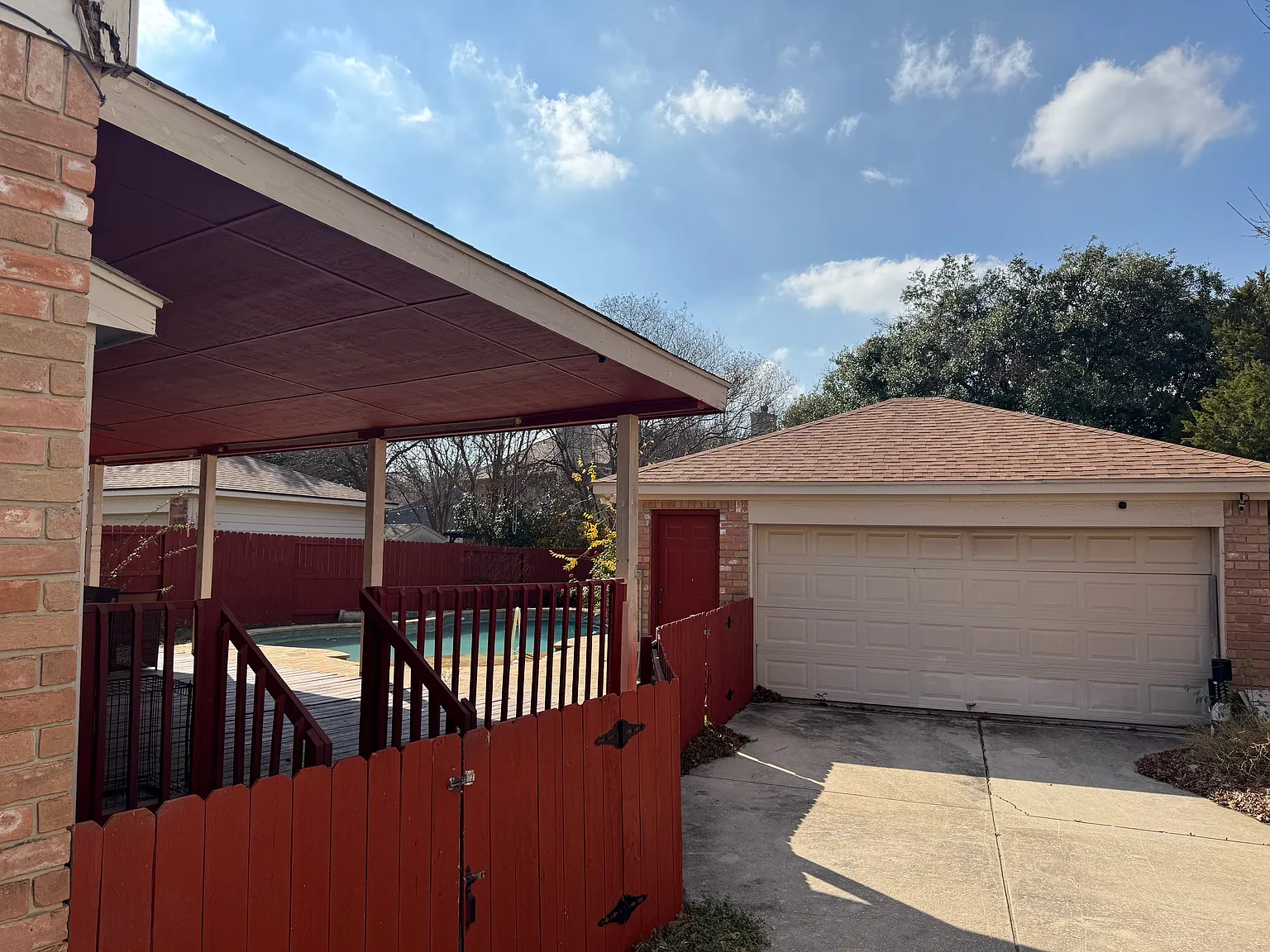 4 bed, 2.5 bath, 2461 sqft, $3,200 — Photo 3