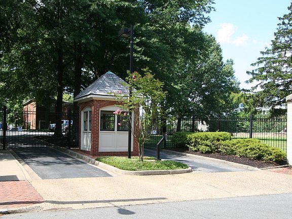 Gated Community in the Heart of the Fan District