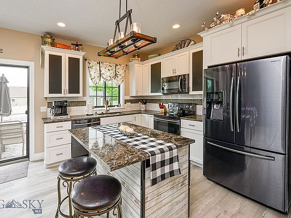5th image of 890 Tierra Dr