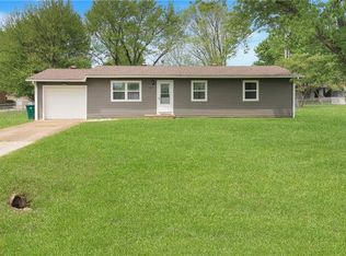 610 Willowbrook Rd, Parsons, KS 67357