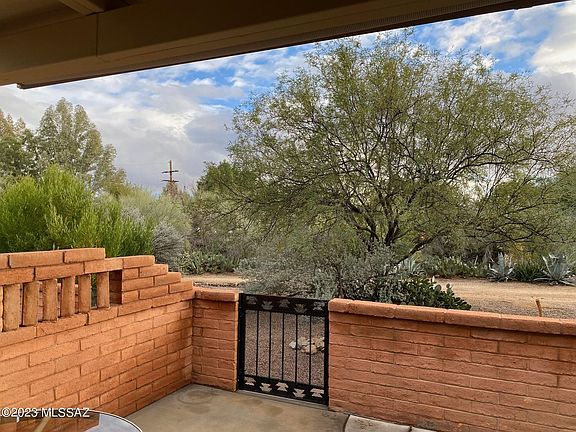 2nd image of 405 W Calle De Oro