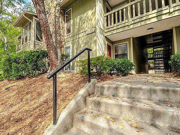 3rd image of 4000 Woodridge Way #4000