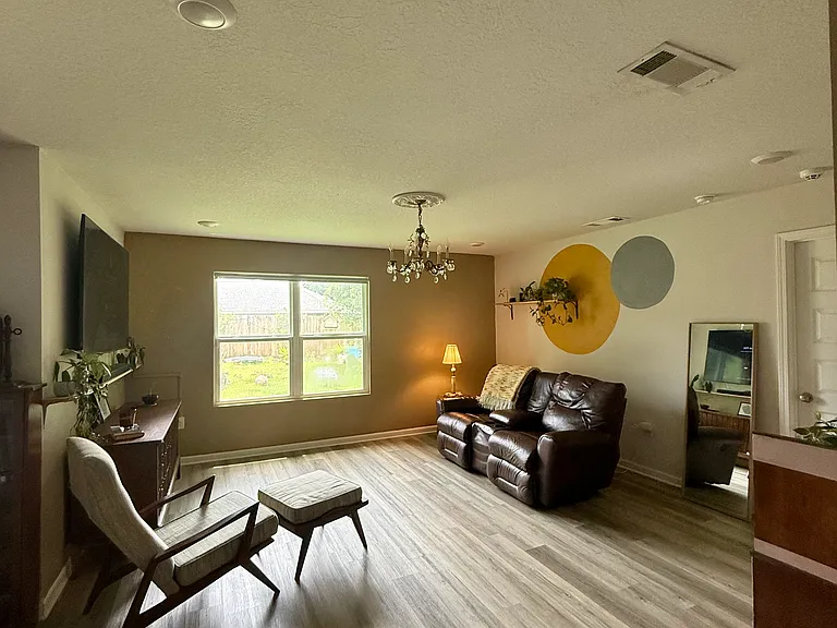 5482 Peach Dr — Photo 2