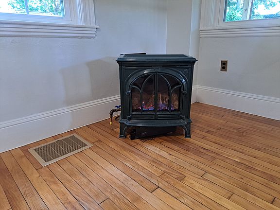 4th image of 19 Larrabees Grove Rd W