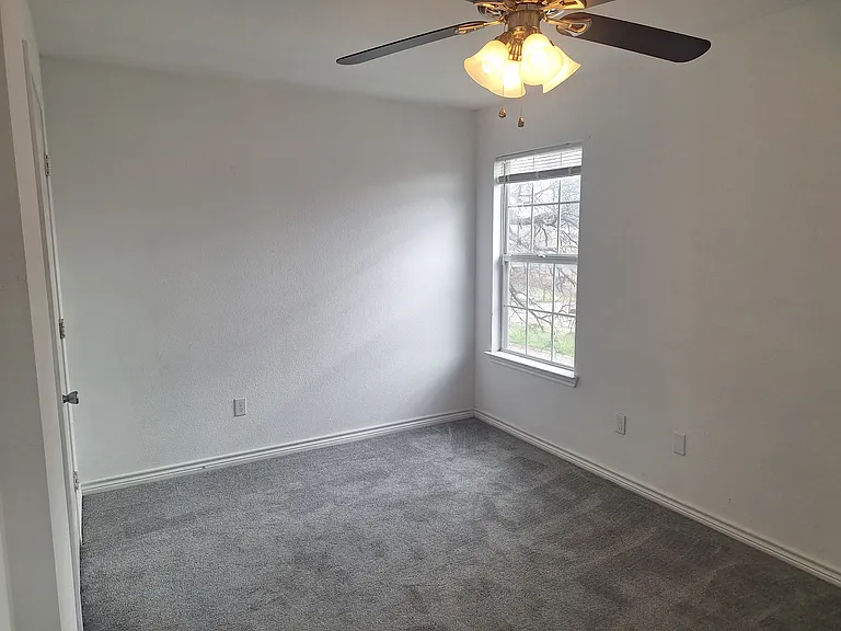 2621 Lee Ave — Photo 12