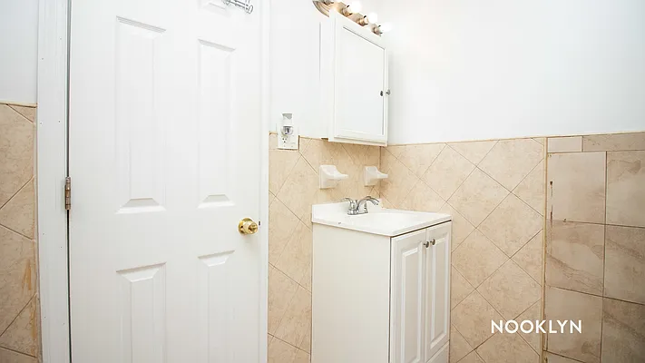 Rented by Nooklyn NYC LLC | media 21