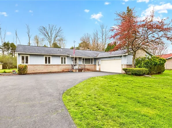 61 Firestone Dr, Rochester, NY 14624
