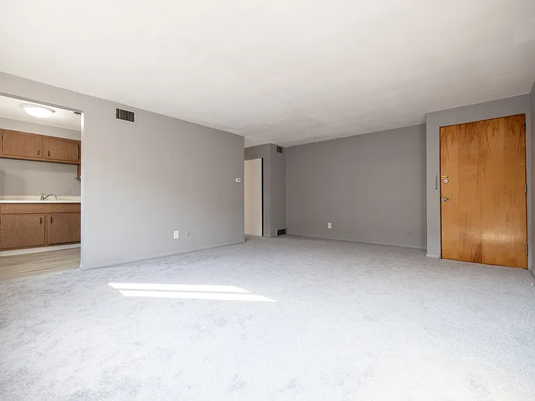 1101 Broadway Ave — Photo 2
